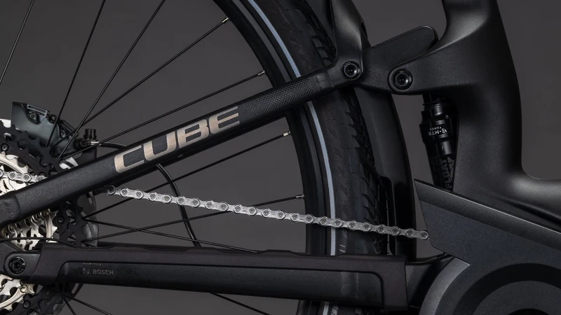 CUBE Kathmandu Hybrid ONE11 HPC SLT 800 carbon´n´silverdust