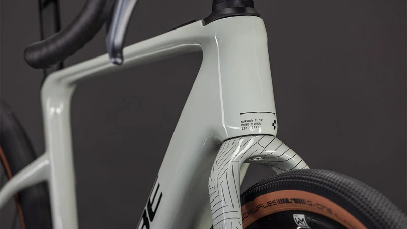 CUBE Nuroad Hybrid C:62 Race 400X reedbeige´n´black