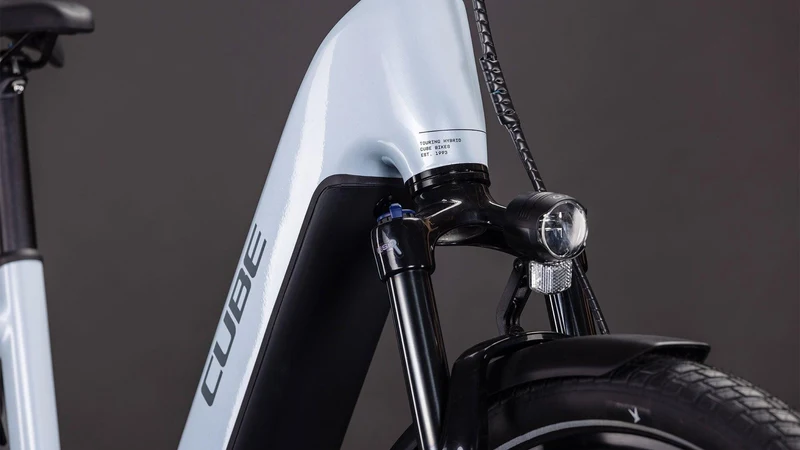 CUBE Touring Hybrid ONE 600 glacier´n´reflex