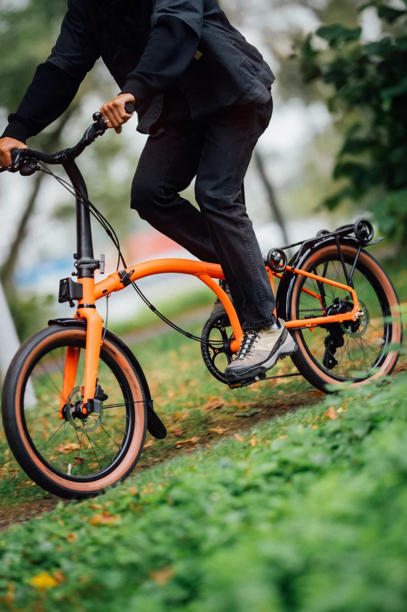Faltrad Brompton G Line Space Black mit Dynamobeleuchtung