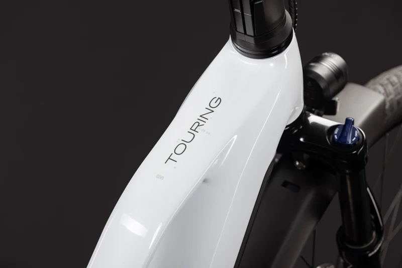 CUBE Touring Hybrid ONE 600 metallicwhite´n´chrome