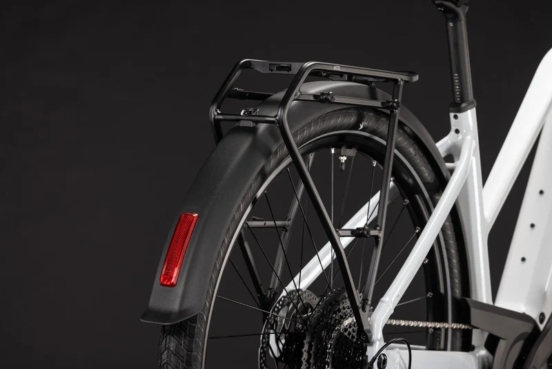 CUBE Touring Hybrid ONE 600 metallicwhite´n´chrome