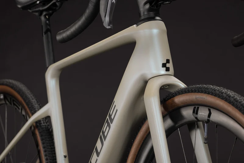 CUBE Nuroad Hybrid C:62 SLX 400X glintsand´n´black