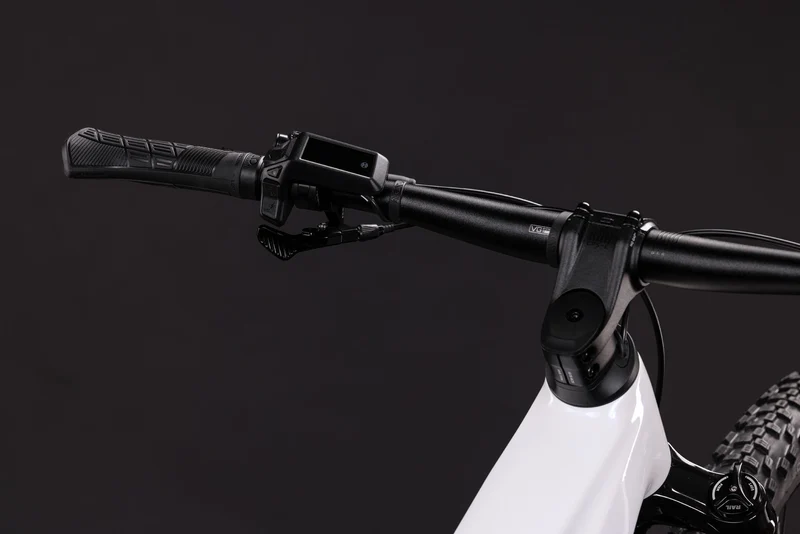 CUBE Reaction Hybrid Race 800 snow´n´black