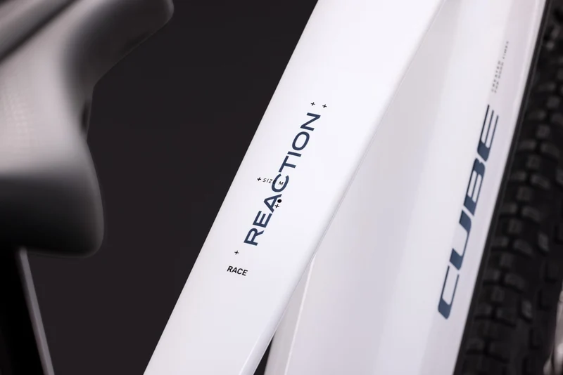 CUBE Reaction Hybrid Race 800 snow´n´black