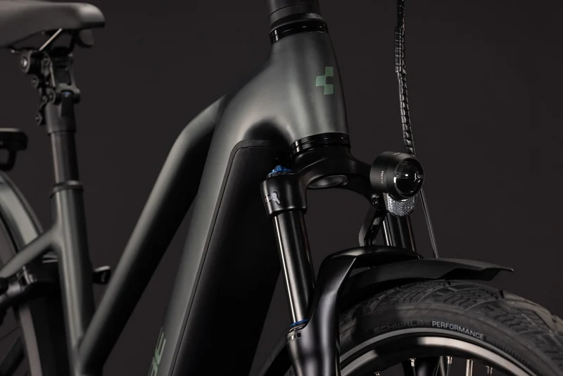CUBE Kathmandu Hybrid Deluxe Pro 800 blackforest´n´chrome