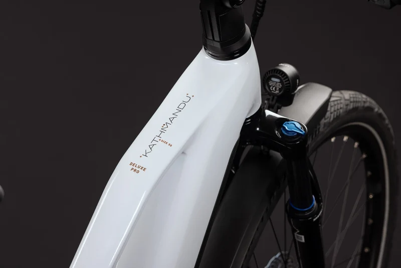 CUBE Kathmandu Hybrid Deluxe Pro 800 metallicwhite´n´chrome