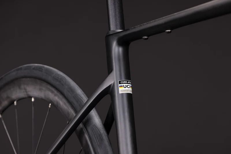 CUBE Attain C:62 Race carbon´n´coalchrome