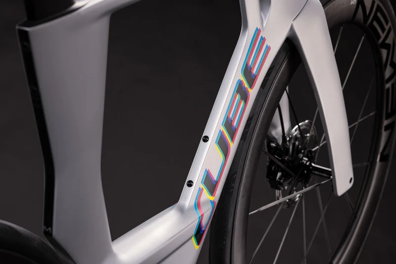 CUBE Aerium C:68X SLX spaceship´n´cmyk