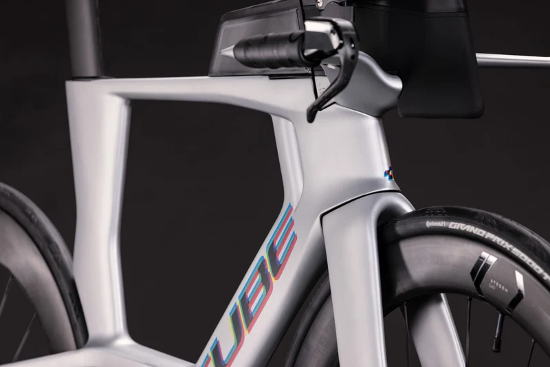 CUBE Aerium C:68X SLX spaceship´n´cmyk