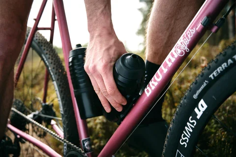 Flaschenhalter Fidlock Twist Uni Base mit Riemen