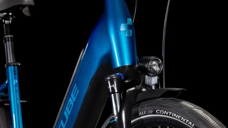 CUBE Supreme Hybrid Pro 625 electricblue´n´blue