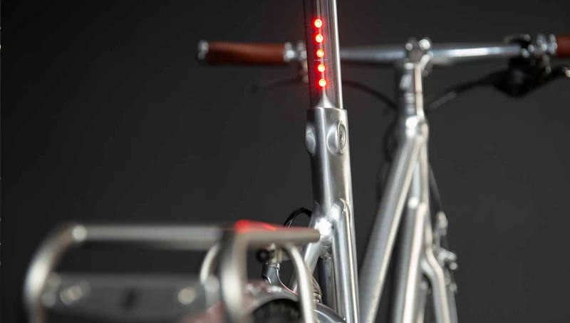Lightskin LED Sattelstütze USB