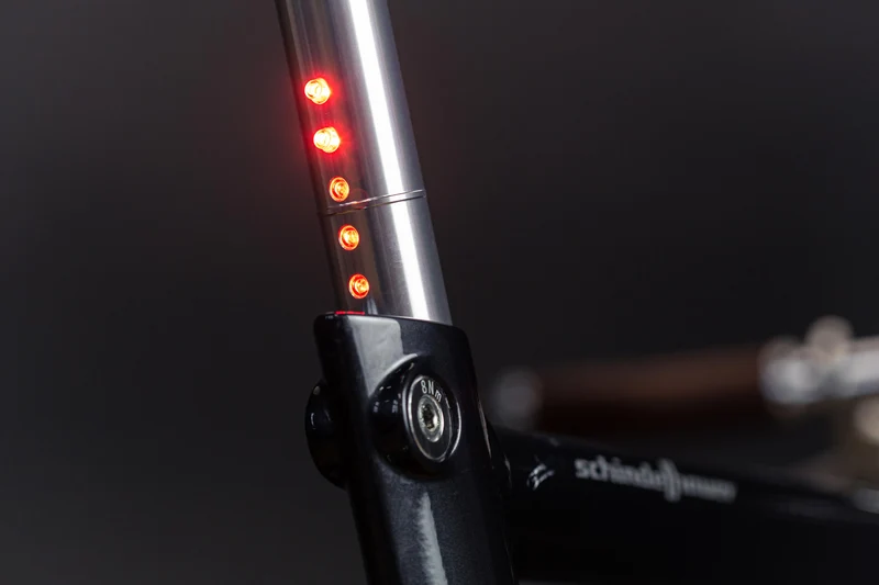 Lightskin LED Sattelstütze Dynamo