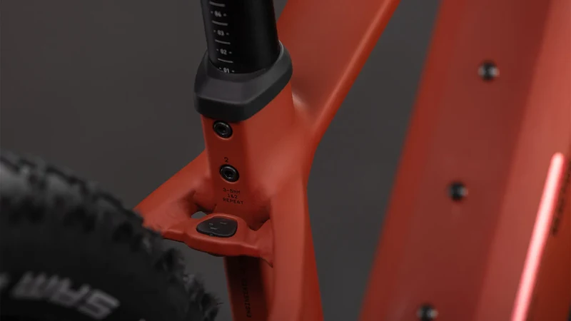 Cube Reaction Hybrid Race 800 amber´n´black 2026