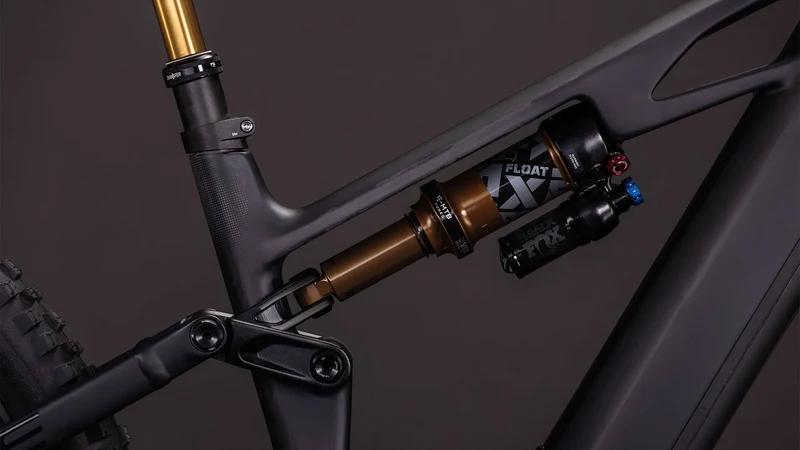 Cube Stereo Hybrid ONE44 HPC AT 800 carbon´n´gold 2026
