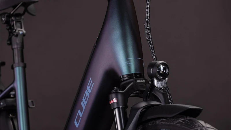 CUBE Supreme Hybrid Deluxe SLT 600 metalblue´n´reflex
