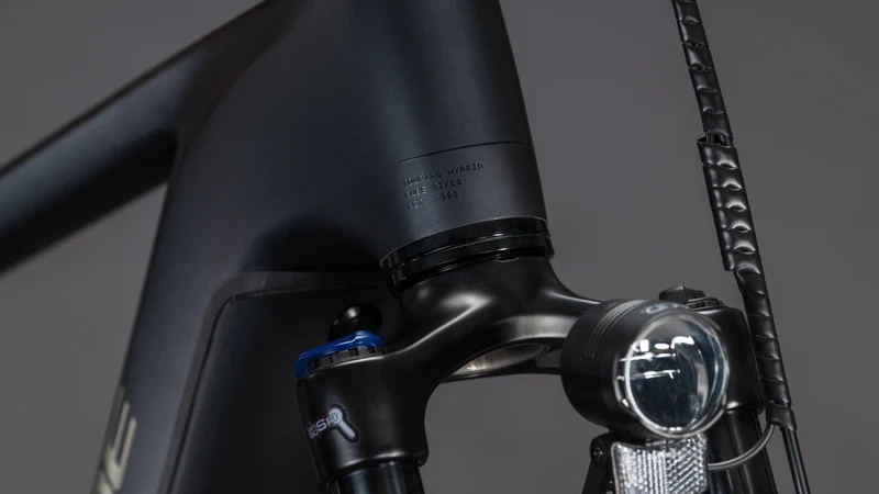 CUBE Touring Hybrid ONE 600 coal´n´chrome