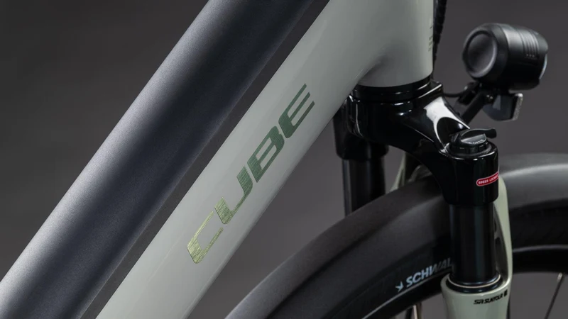 CUBE Supreme Hybrid Deluxe ONE 600 ashgreen´n´chrome
