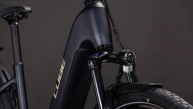 CUBE Touring Hybrid ONE 600 coal´n´chrome