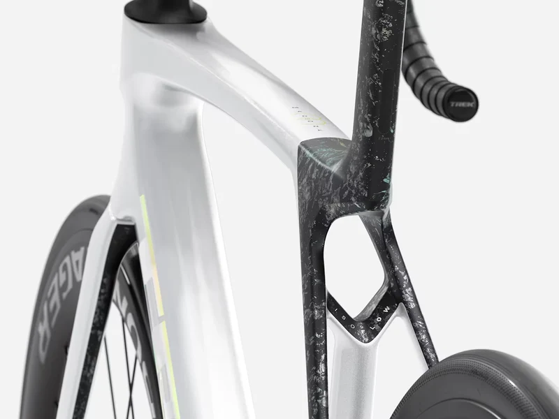 Trek Madone SL 6 Gen 8 Crystal White/Deep Smoke 2026