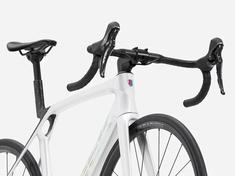 Trek Madone SL 5 Gen 8 Crystal White/Deep Smoke 2026