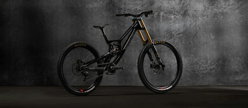Santa Cruz V10 8 CC X01 Gloss Black Sparkle 2026
