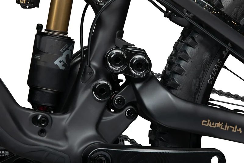 Pivot Phoenix V5 Pro Saint MX AL Black Gold