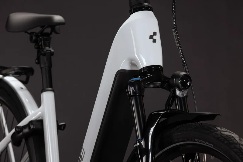 Cube Kathmandu Hybrid Deluxe Pro 800 metallicwhite´n´chrome EE 2027