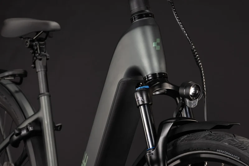 Cube Kathmandu Hybrid Deluxe Pro 800 blackforest´n´chrome EE 2027