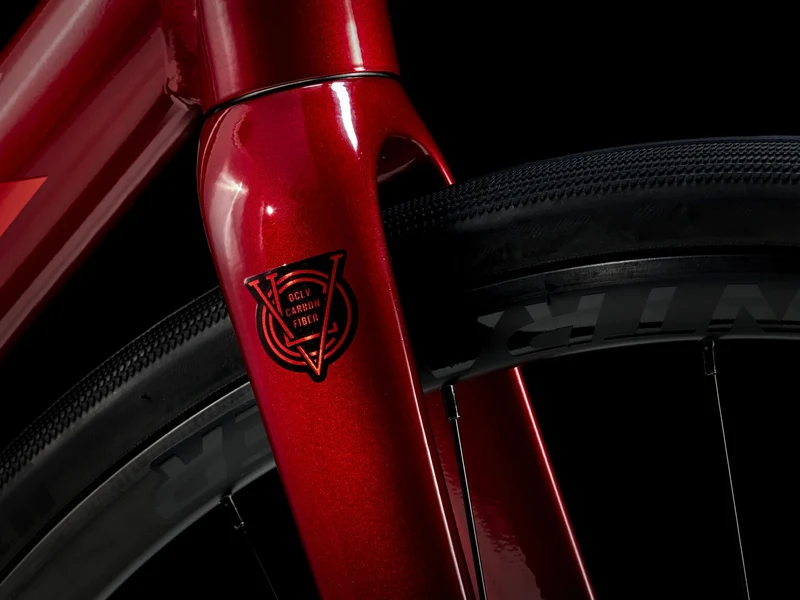 Trek Domane AL 2 Crimson to Dark Carmine Fade