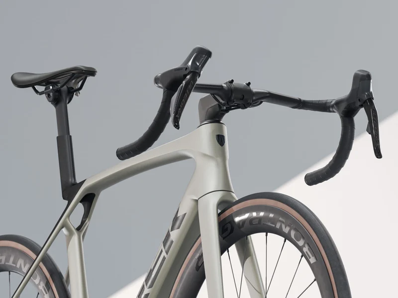Trek Madone SL 7 Matte Lunar Silver