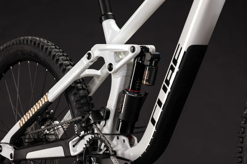 Cube Two15 Race powdergold´n´black 2027
