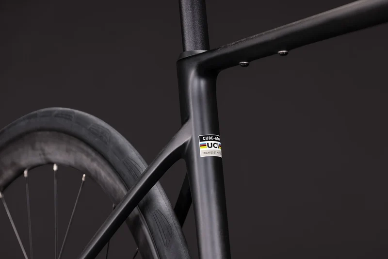 Cube Attain C:62 Race carbon´n´coalchrome 2027