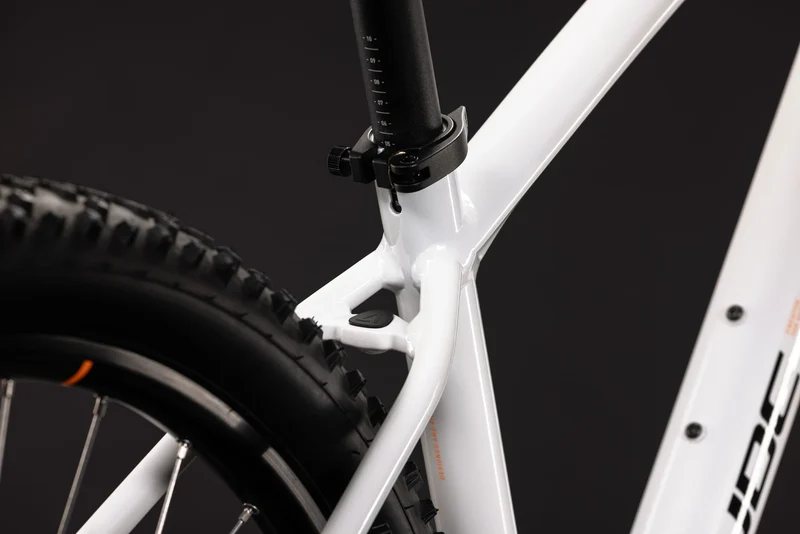 Cube Aim One metallicwhite´n´black 2027