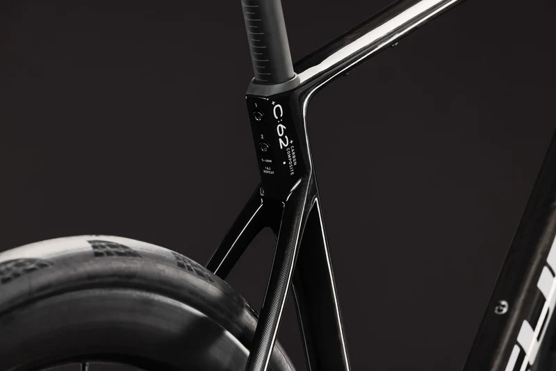 Cube Attain C:62 SLT carbon´n´white 2027