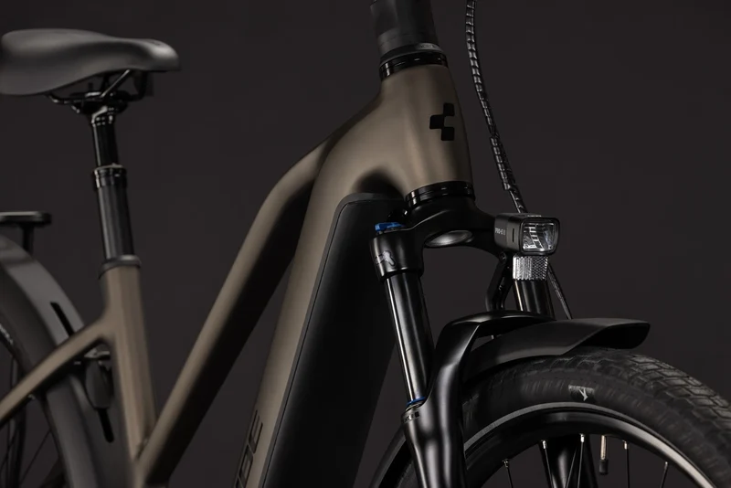 Cube Touring Hybrid Pro 800 metallicumbra´n´black Trapeze 2027