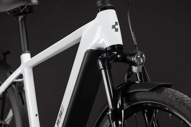 Cube Touring Hybrid ONE 600 metallicwhite´n´chrome 2027