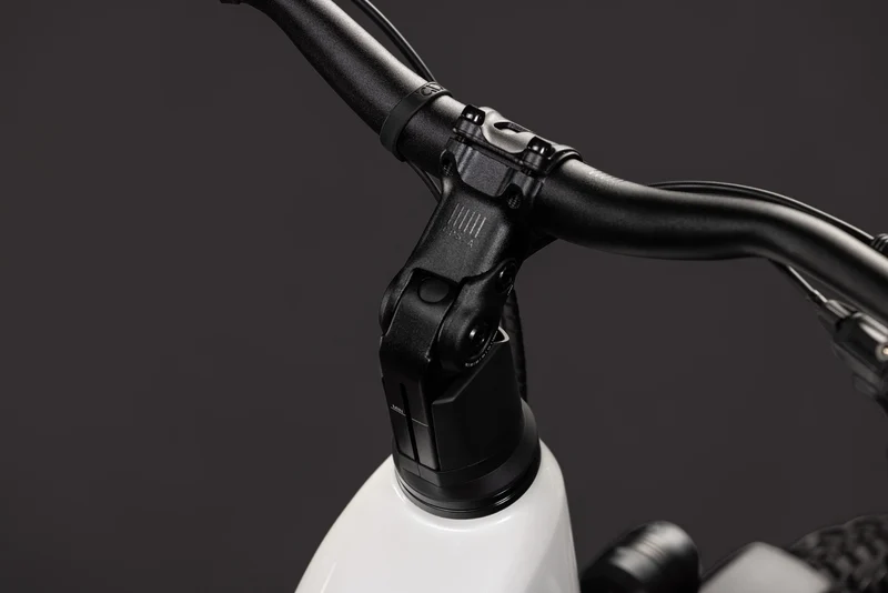 Cube Nuride Hybrid Performance 720 metallicwhite´n´grey EE 2027