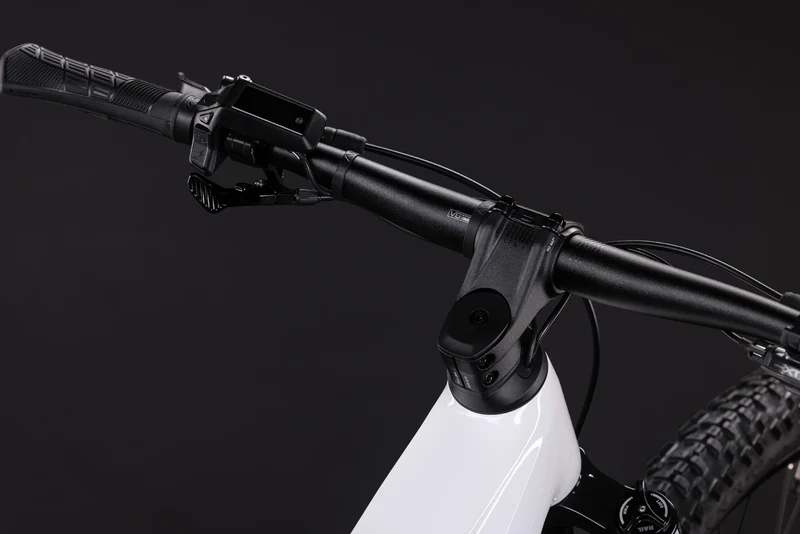 Cube Reaction Hybrid Race 800 snow´n´black Trapeze 2027