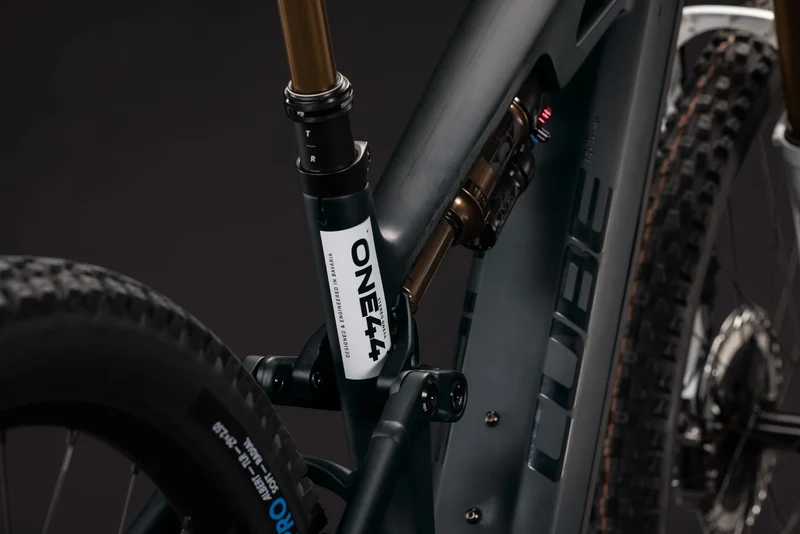 Cube Stereo Hybrid ONE44 HPC AT 800 carbon´n´white 2027