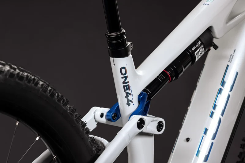 Cube Stereo Hybrid ONE44 HPC Pro 800 metallicwhite´n´blue 2027