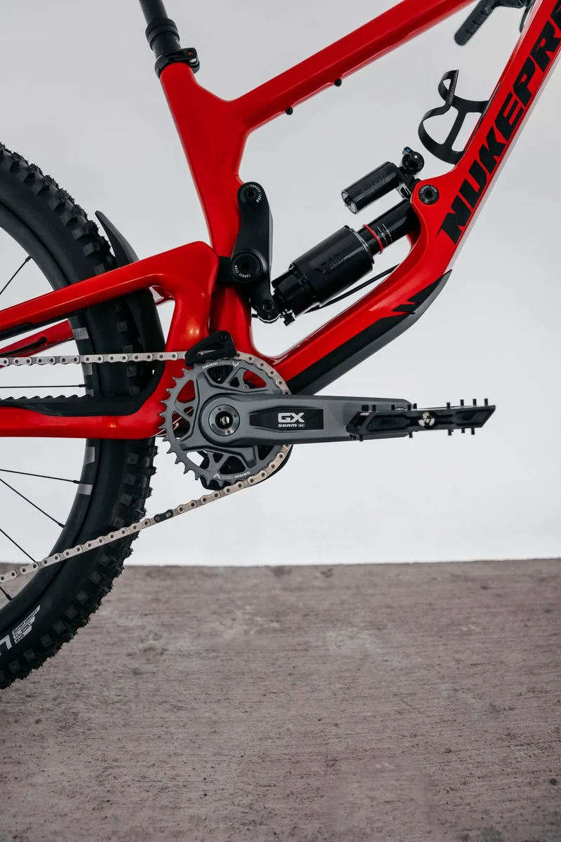 Nukeproof Giga Carbon Pro T-GX red