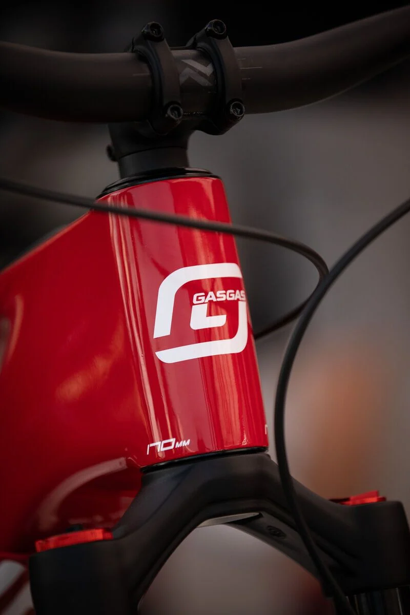 GASGAS ECC 5 Jet Black/Sangria Red