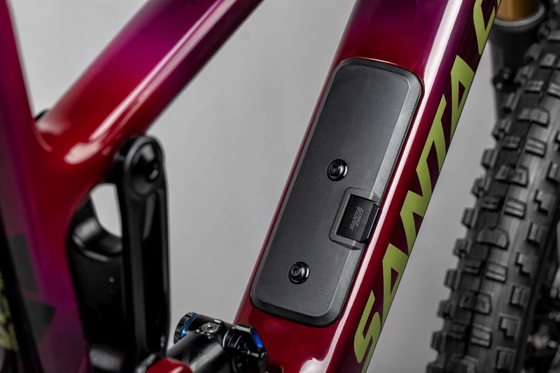 Santa Cruz Hightower 3 | C | R | Translucent Purple