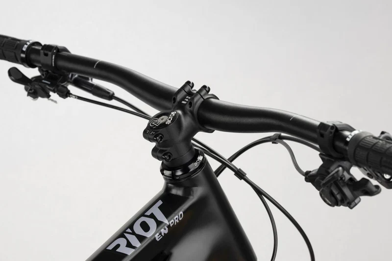 Ghost Riot EN Pro black/red - matt/glossy