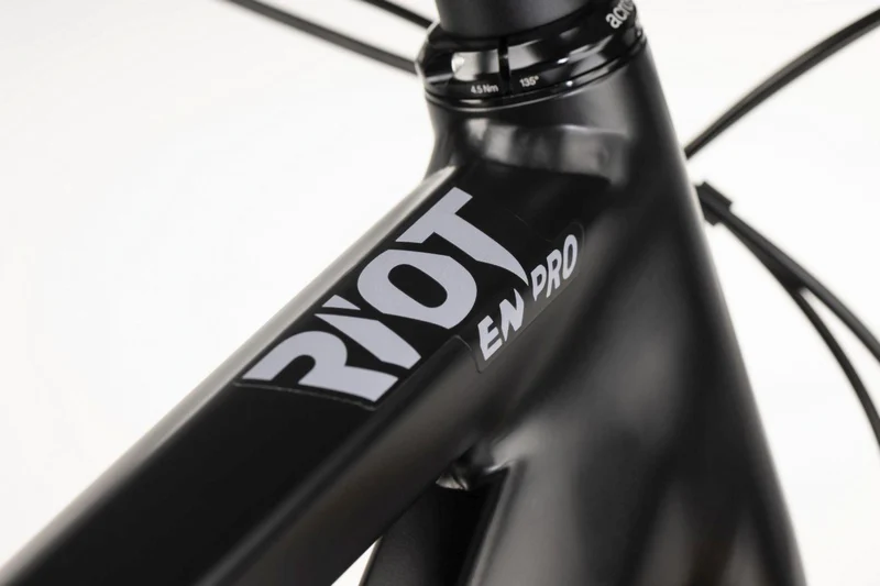 Ghost Riot EN Pro black/red - matt/glossy