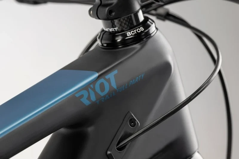 Ghost Riot Trail Full Party carbon/met. Blue -matt