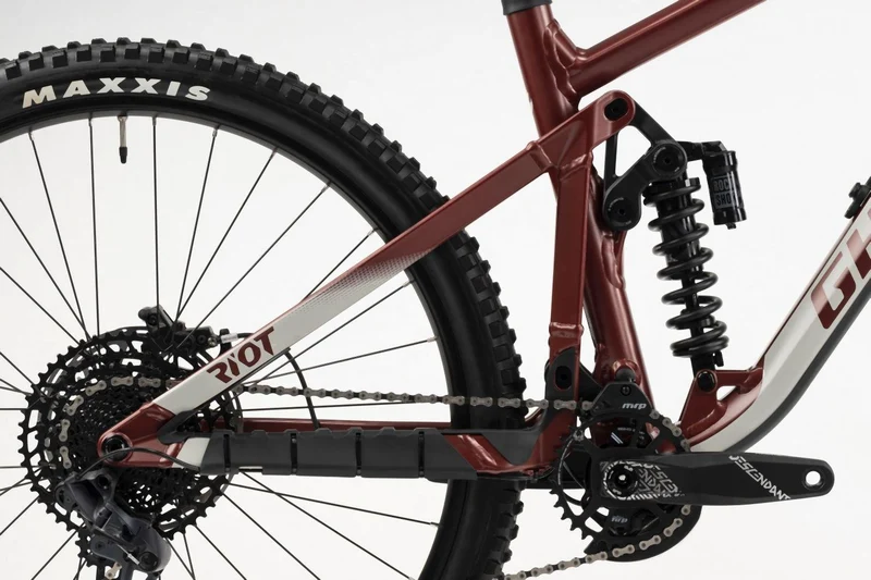 Ghost Riot EN Essential dark red/light dust - matt