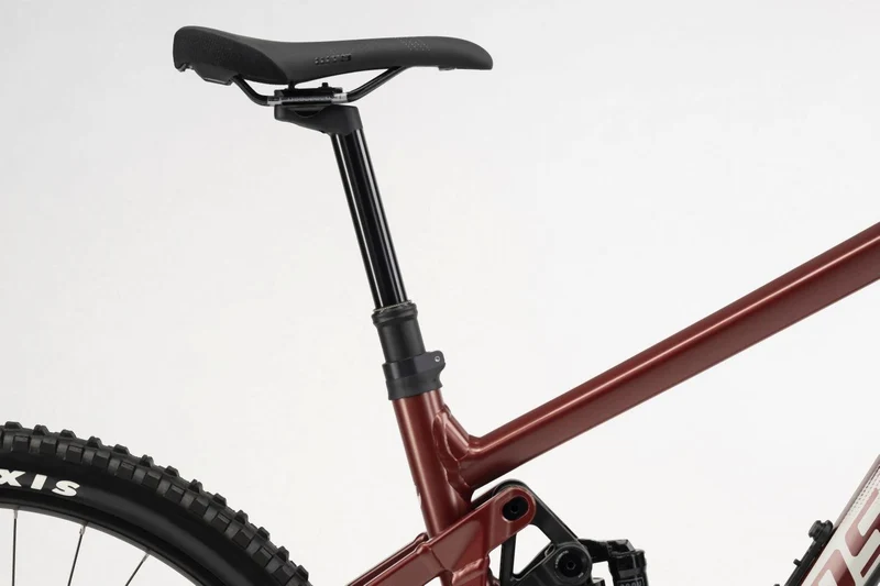 Ghost Riot EN Essential dark red/light dust - matt